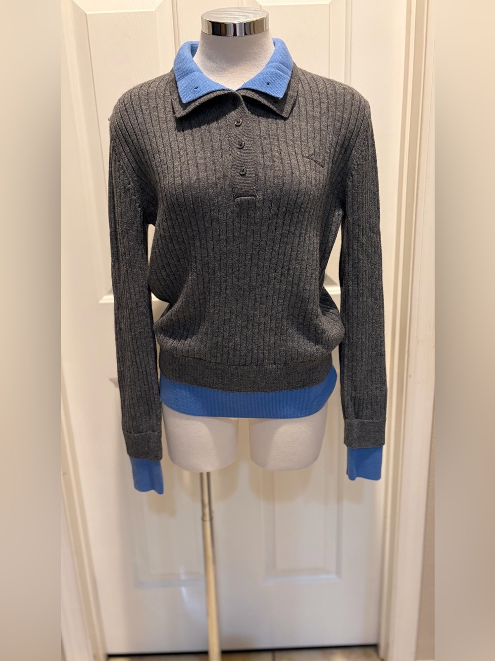 Gray Ribbed Pullover Sweater with Blue Trim